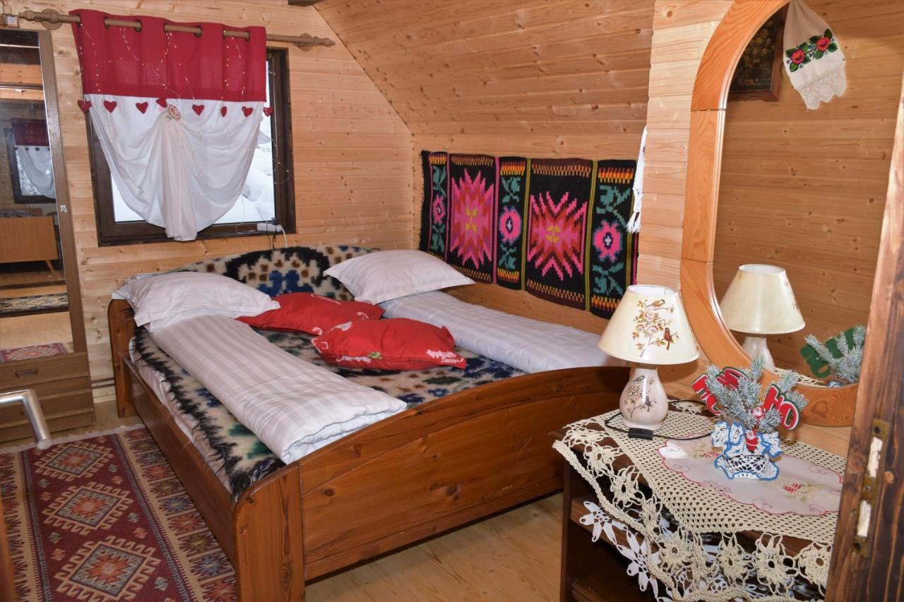 Cabanele Rus Budeşti Exteriör bild