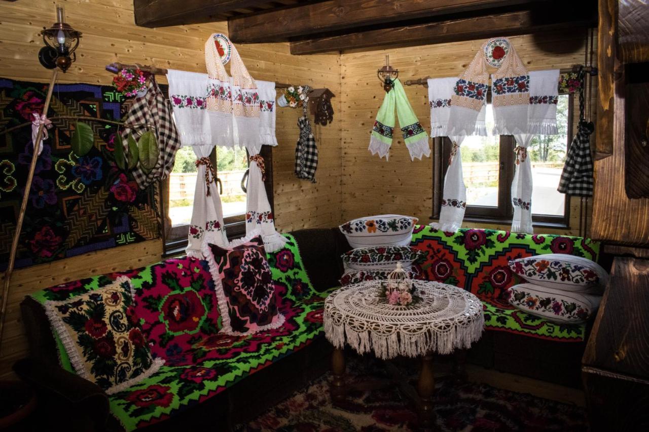 Cabanele Rus Budeşti Exteriör bild