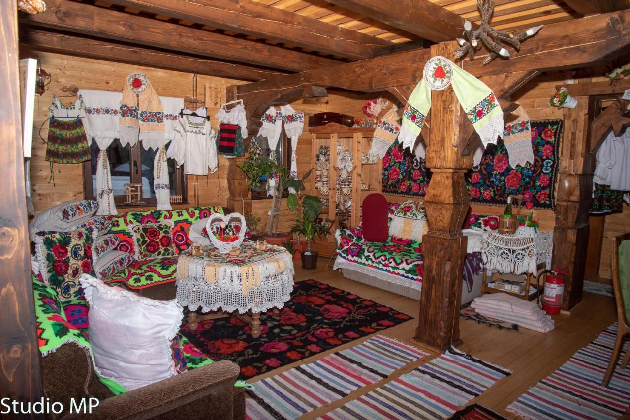 Cabanele Rus Budeşti Exteriör bild