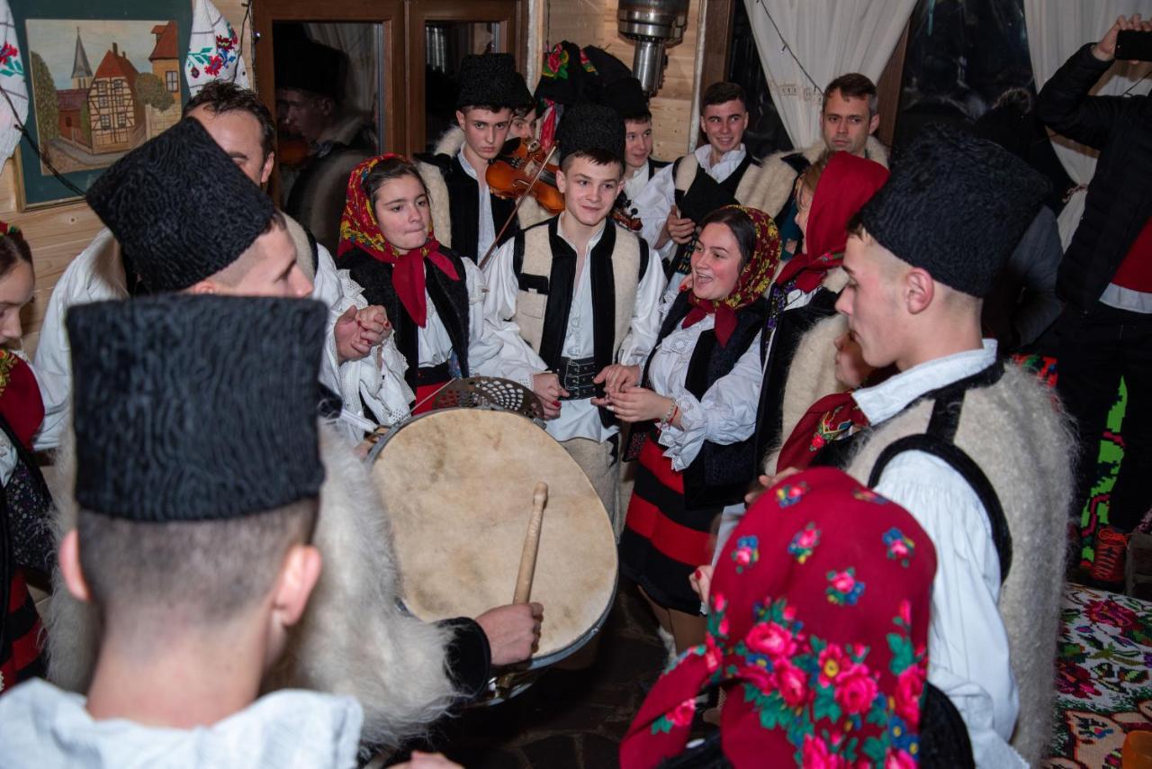 Cabanele Rus Budeşti Exteriör bild